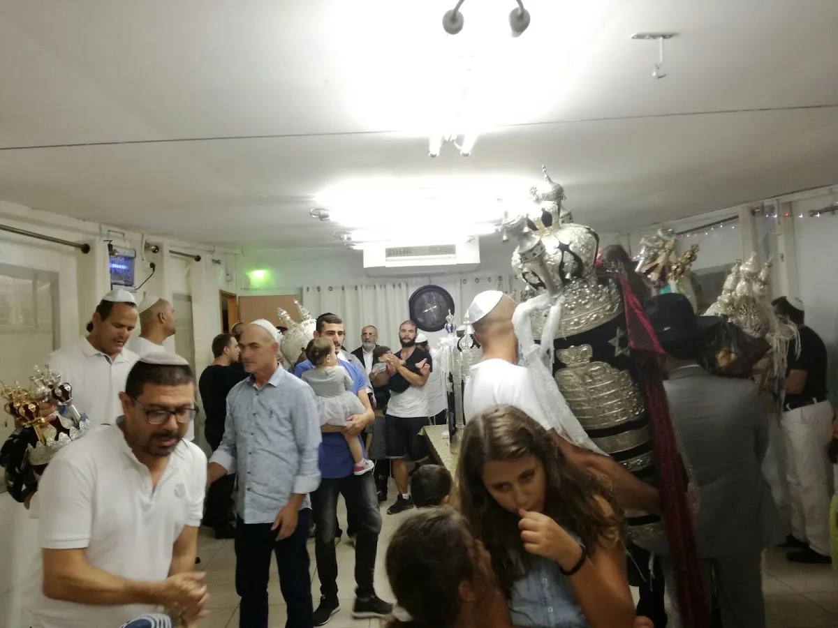 Achdut Yisrael HaTze'ira Synagogue — foto 7