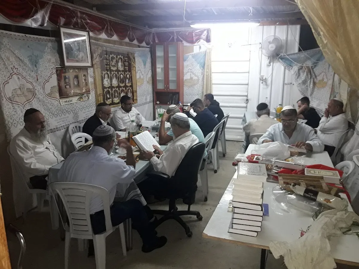 Achdut Yisrael HaTze'ira Synagogue — foto 8