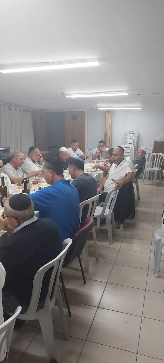 Achdut Yisrael HaTze'ira Synagogue — foto 10