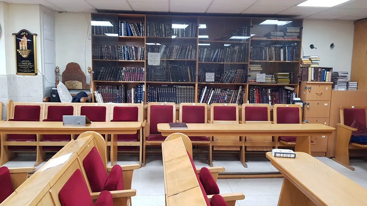 Achvat Yisrael Synagogue — foto 5