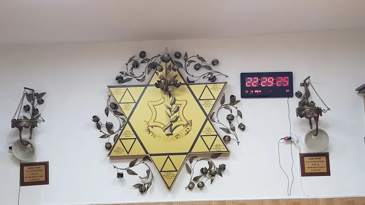 Achvat Yisrael Synagogue — foto 9