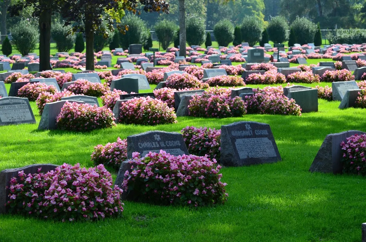 Adat Shalom Memorial Park — foto 7