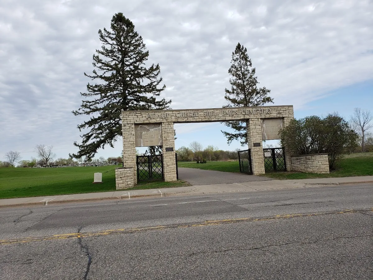 Adath Chesed Shel Emes Cemetery — foto 8