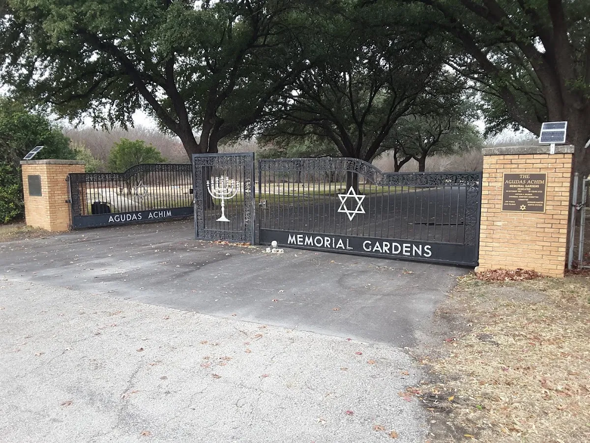 Agudas Achim Memorial Gardens — foto 2
