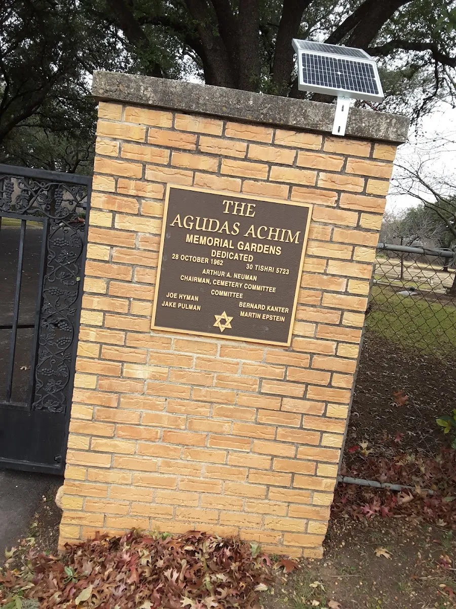 Agudas Achim Memorial Gardens — foto 3