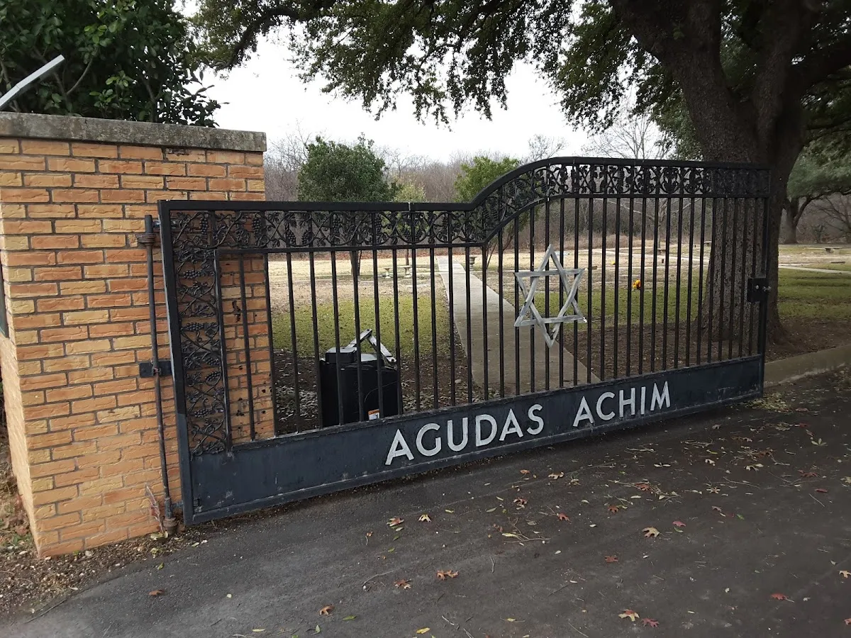 Agudas Achim Memorial Gardens — foto 4