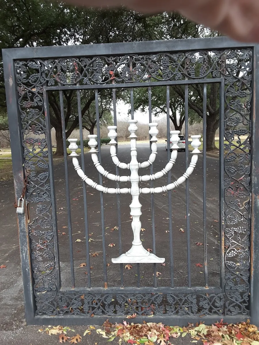 Agudas Achim Memorial Gardens — foto 9