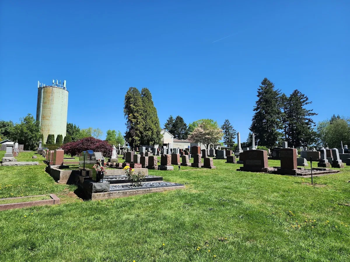 Ahavai Sholom Cemetery — foto 7