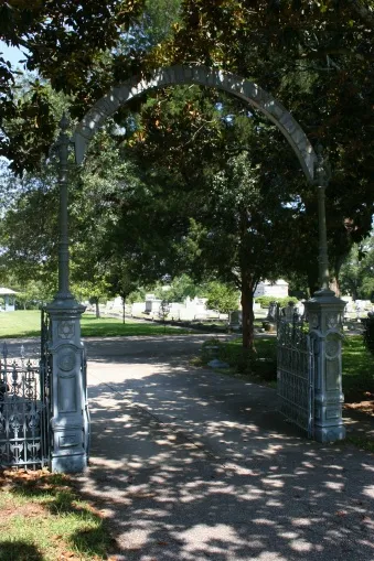 Ahavas Chesed Cemetery — photo 4