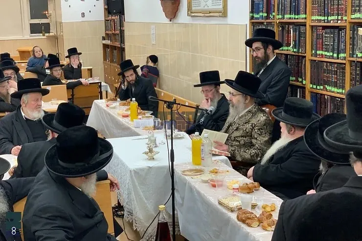 Ahavat Israel Wiznitz Synagogue — photo 2