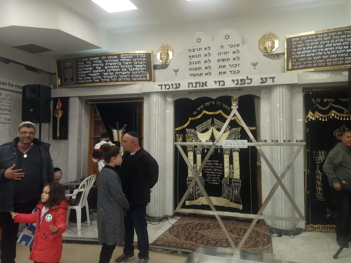 Ahavat Yisrael Synagogue — foto 2