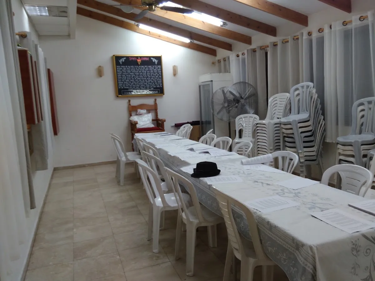 Ahavat Yisrael Synagogue — foto 3