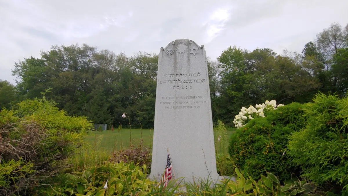 Ahavath Gerim/Chabad/Temple Sinai Cemetery — photo 4