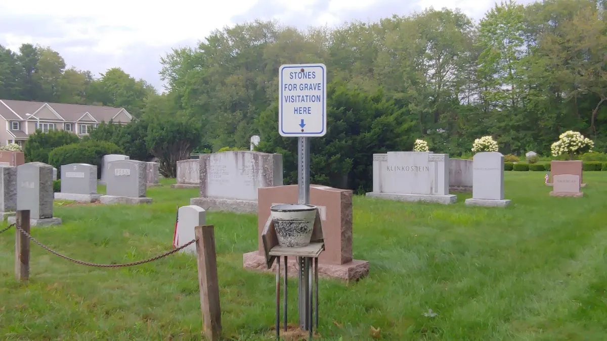 Ahavath Gerim/Chabad/Temple Sinai Cemetery — photo 9