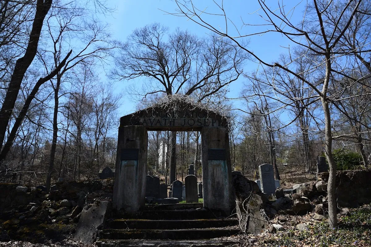 Ahavath Joseph Jewish Cemetery — foto 3