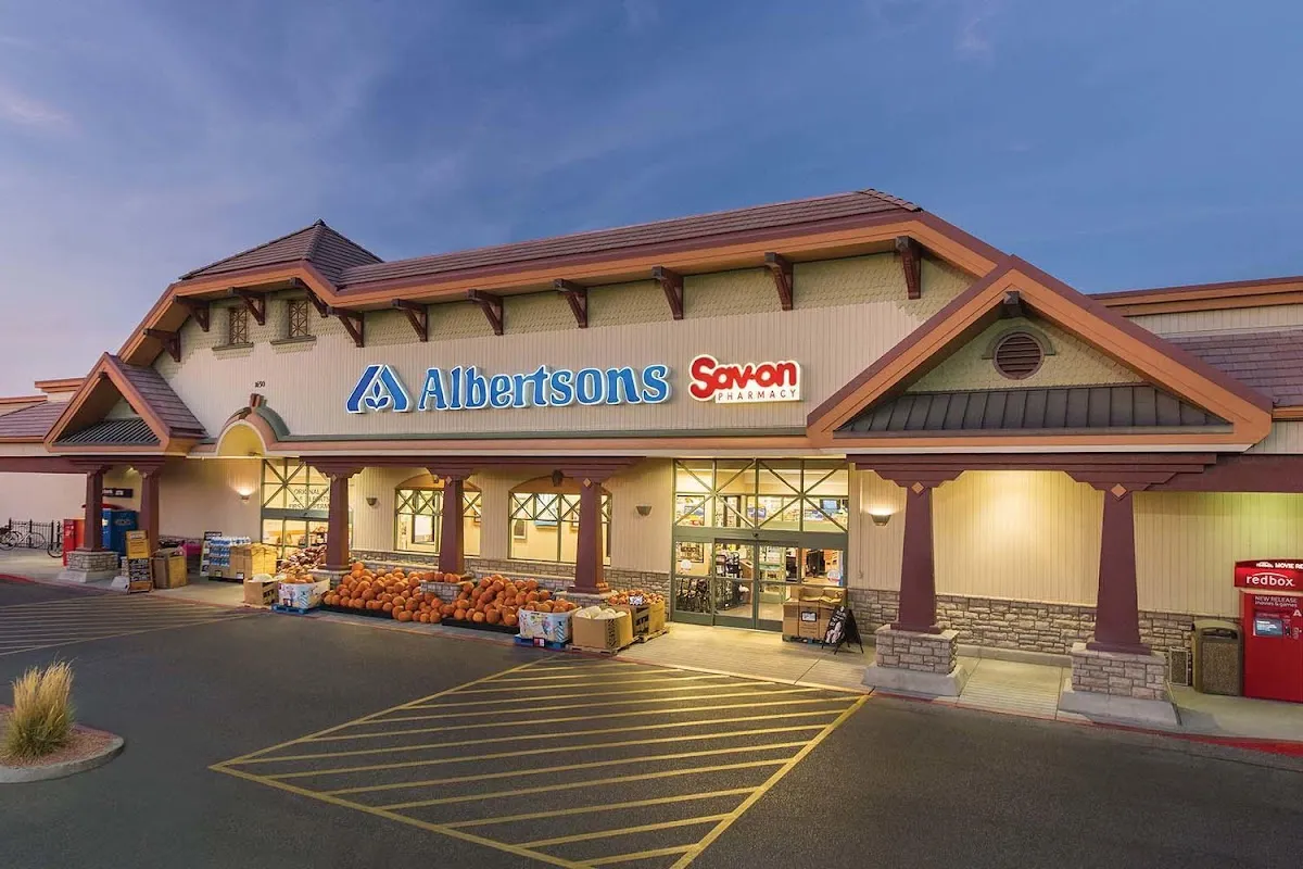 Albertsons (Fort Apache Road)
