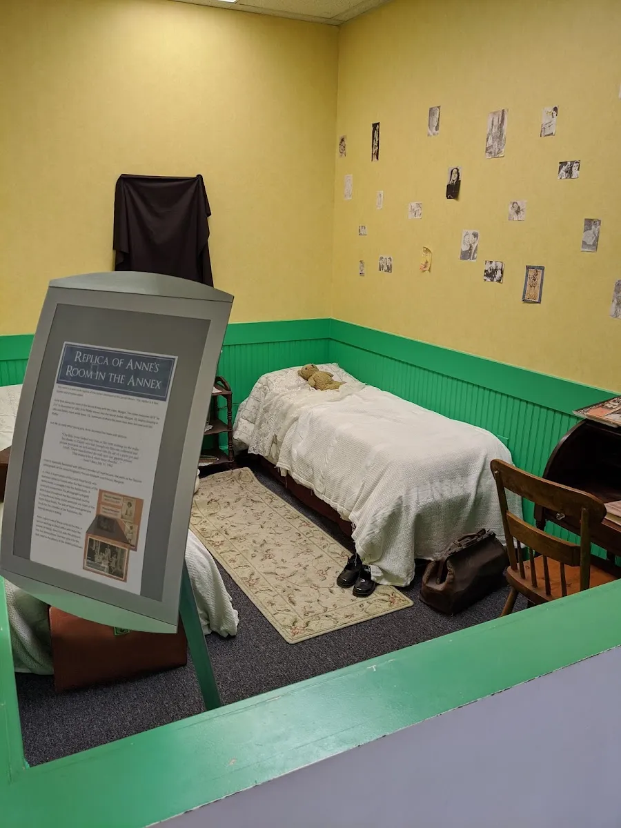 Anne Frank in the World: 1929-1945