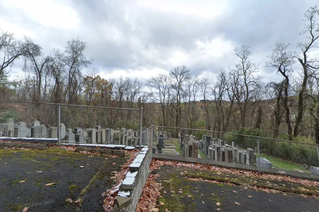 Anshe Lubovitz Cemetery