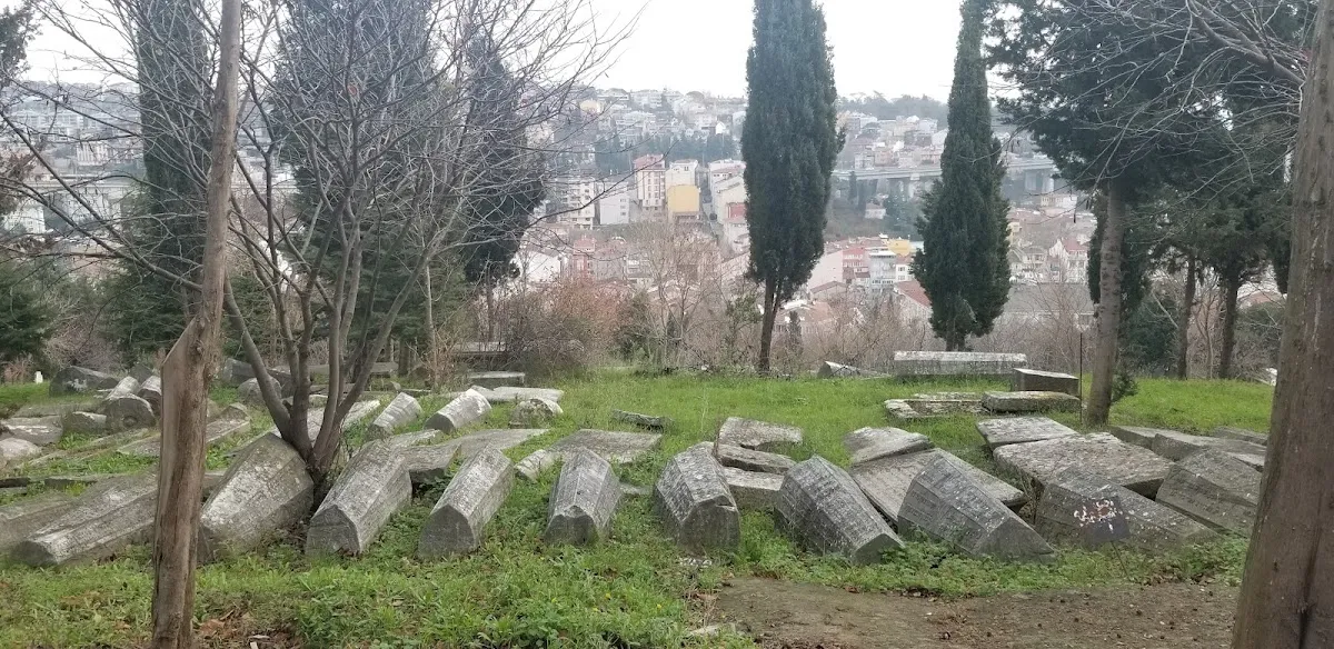 Arnavutköy Musevi Mezarlığı — photo 9