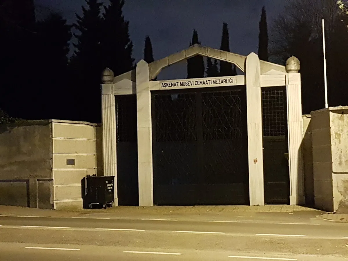 Aşkenaz Musevi Cemaati Mezarlığı — foto 5
