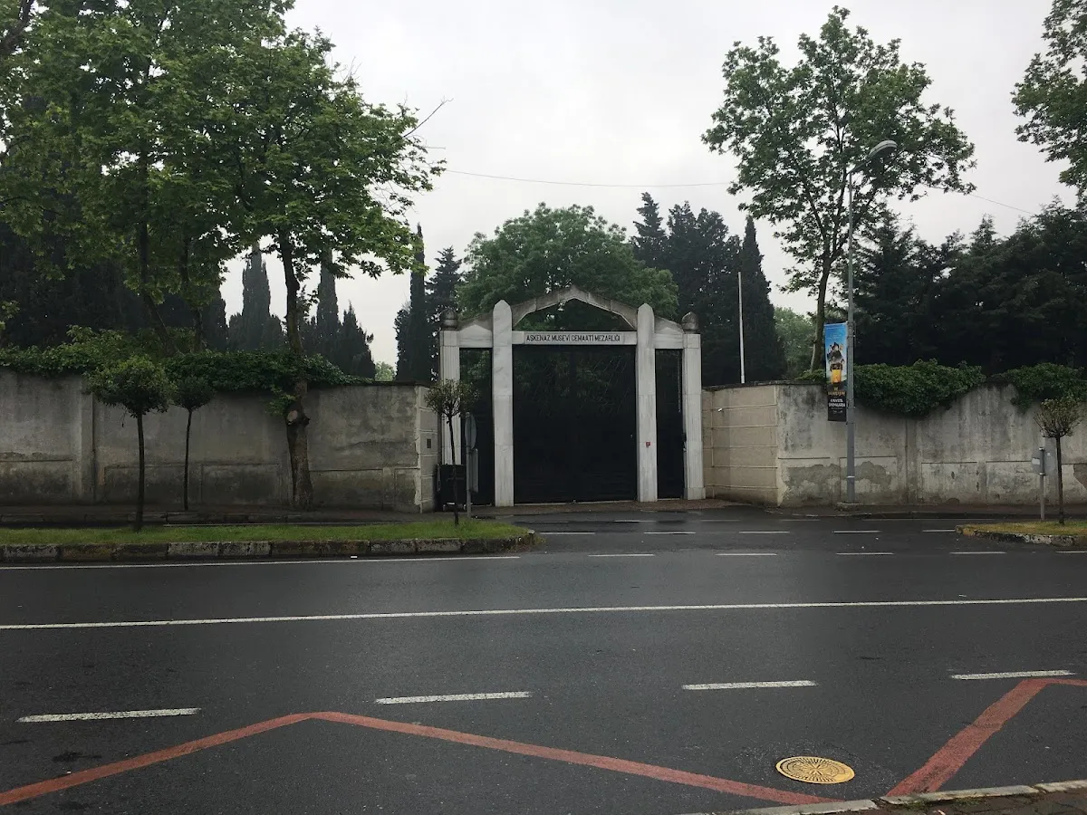 Aşkenaz Musevi Cemaati Mezarlığı — foto 8