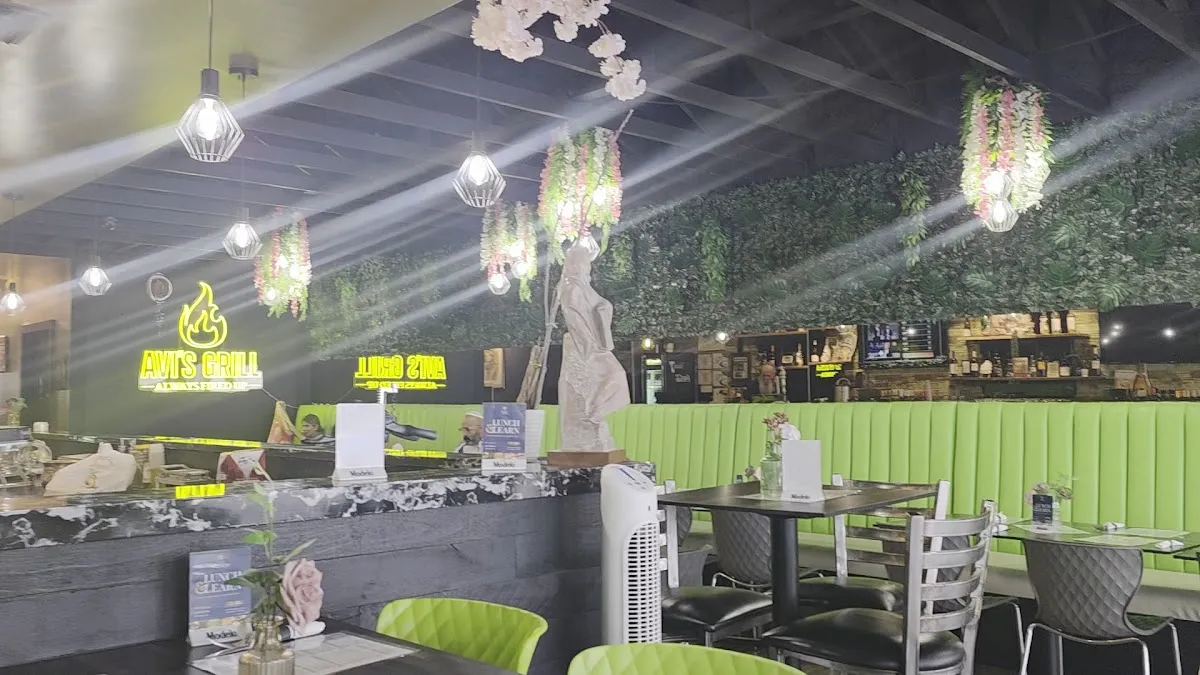Avi’s Grill — foto 6