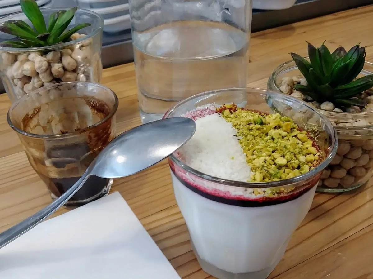 Aviv Hummus Bar — foto 8