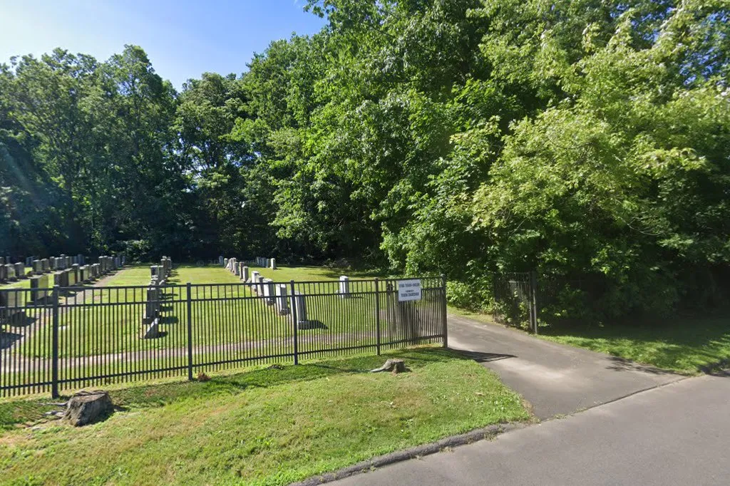 B'nai Tikvoh Sholom Cemetery — foto 2