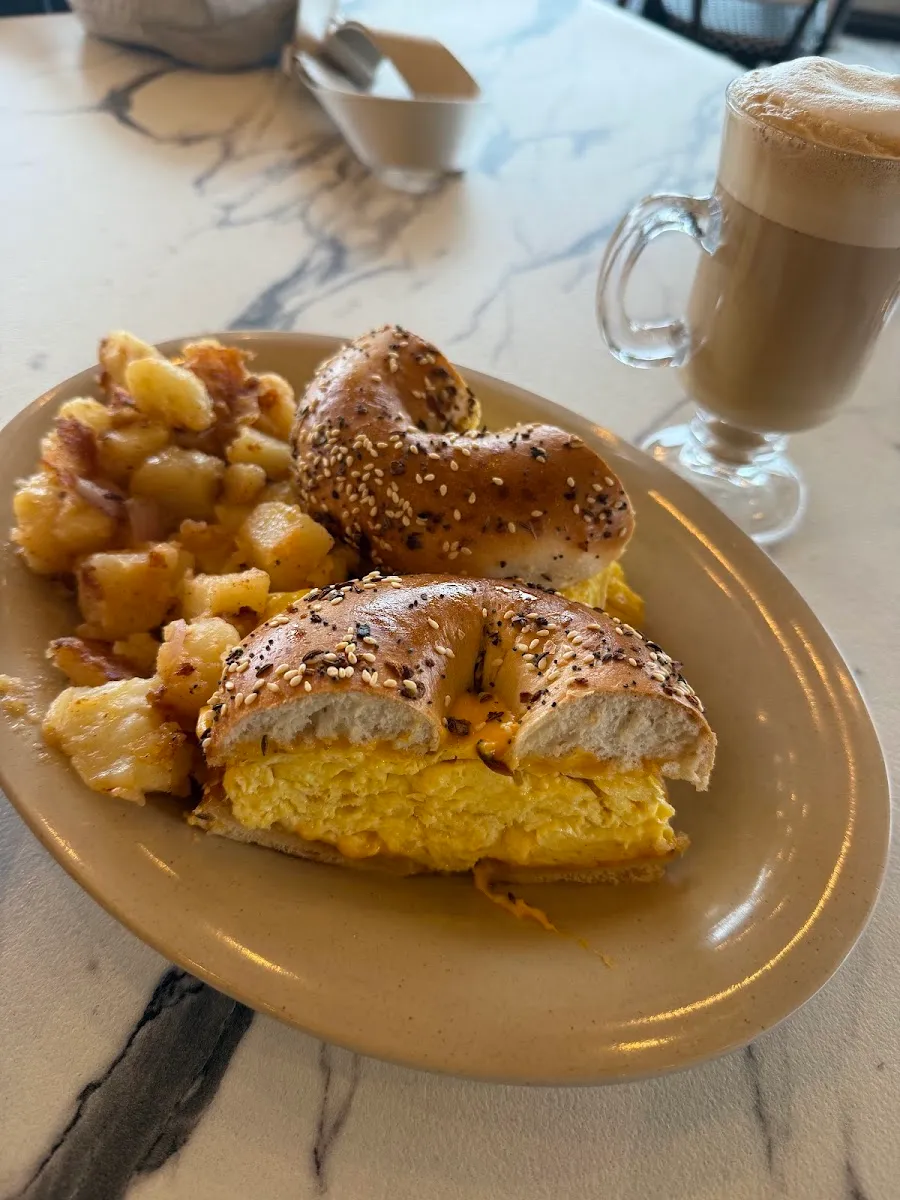 Bagel Cove Restaurant and Deli — photo 9