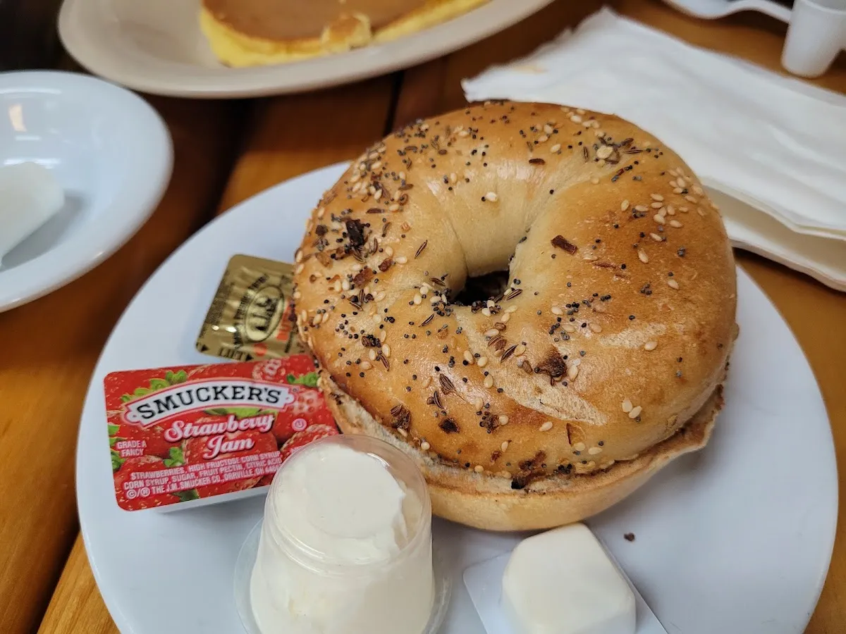 Bagel Cove Restaurant and Deli — photo 10