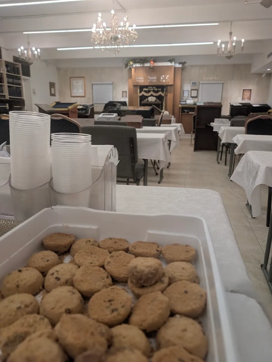 Bais Yeshaya Kerestir Shtiebel — photo 2