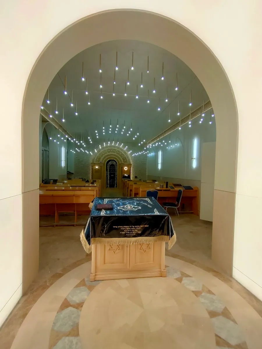 Beis Aharon V’Yisroel Synagogue (Karlin-Stolin) — photo 3