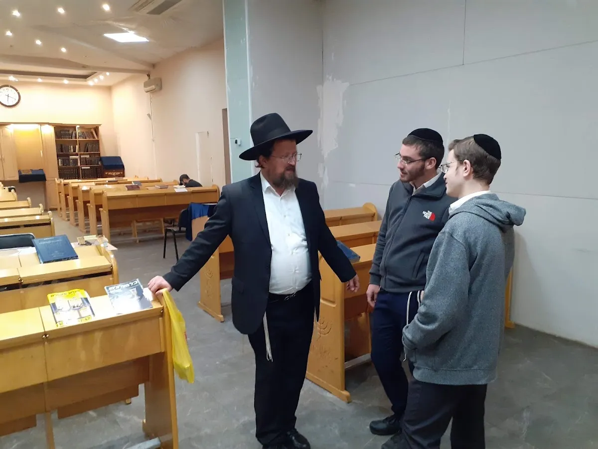 Beis Aharon V’Yisroel Synagogue (Karlin-Stolin) — photo 5