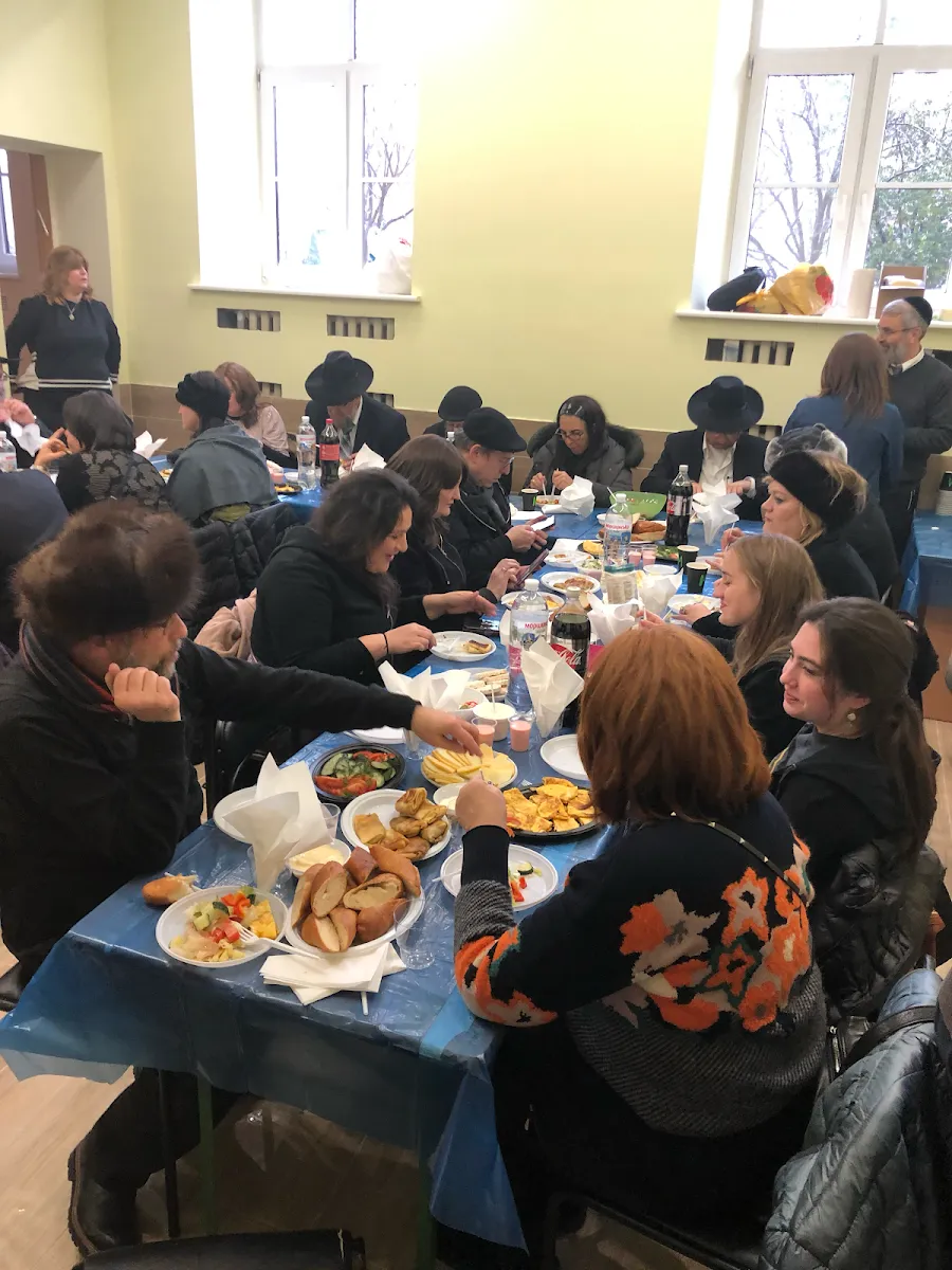 Beis Aharon V’Yisroel Synagogue (Karlin-Stolin) — photo 10