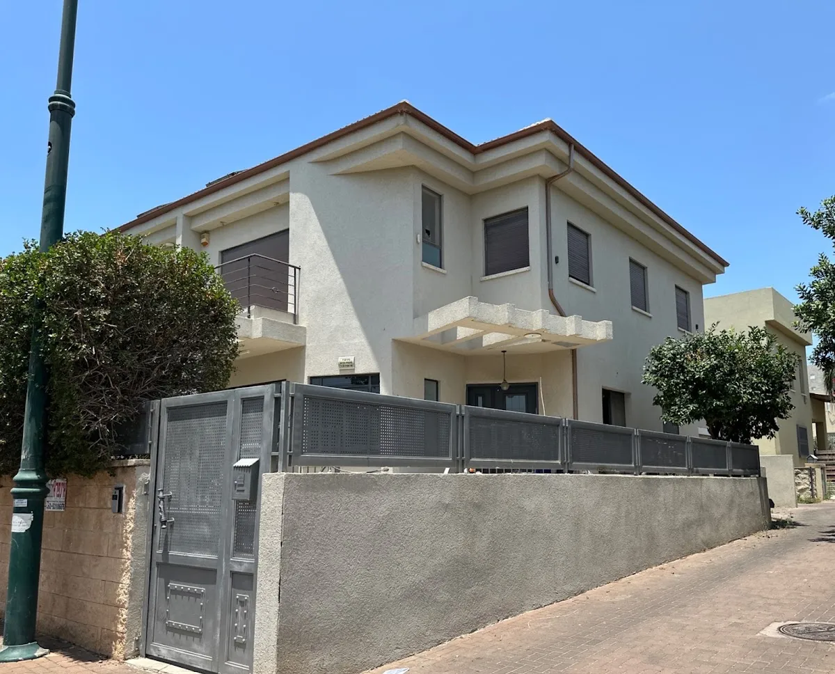 Beit Chabad Brandeis Nissan