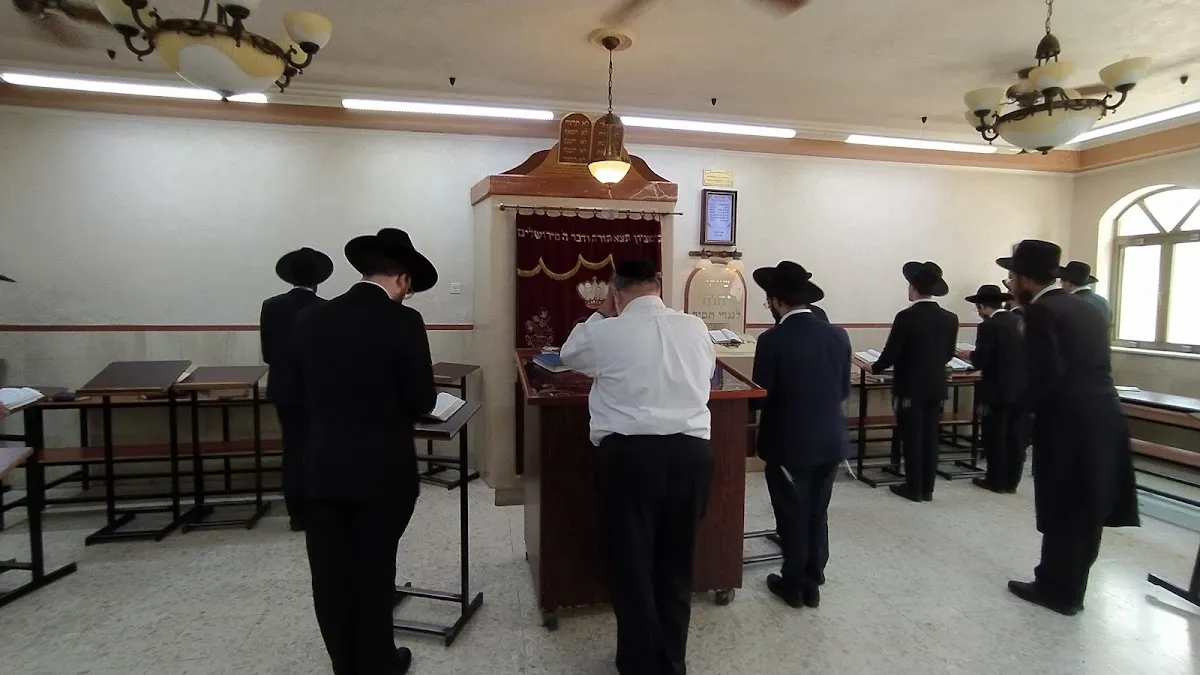 Beit Yaakov Synagogue and Beit Yisrael Shtieblach — foto 5