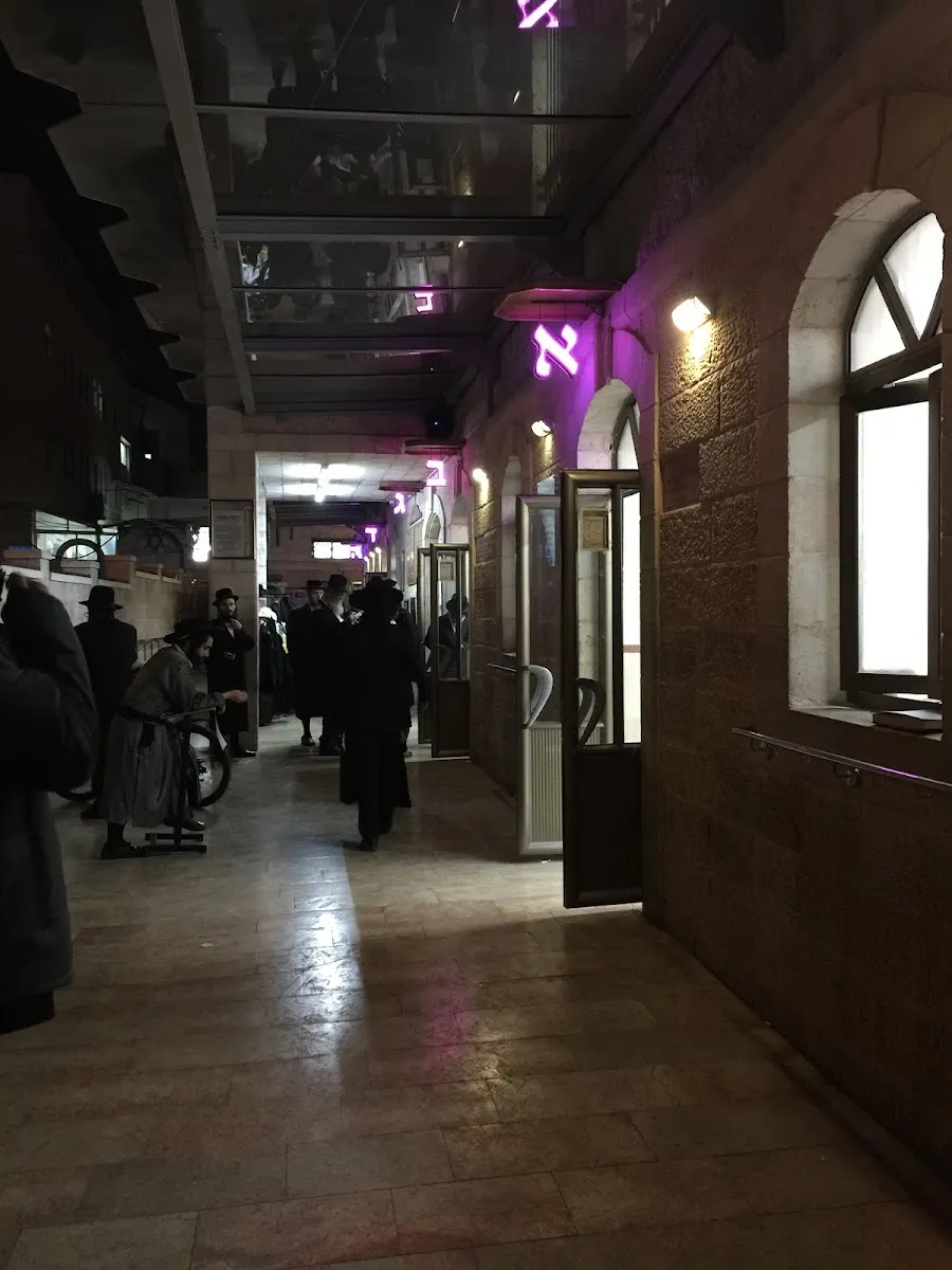 Beit Yaakov Synagogue and Beit Yisrael Shtieblach — foto 6