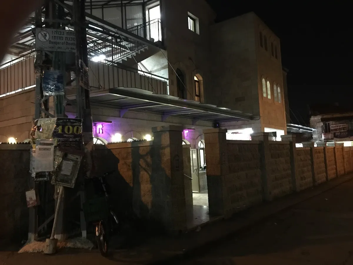 Beit Yaakov Synagogue and Beit Yisrael Shtieblach — foto 7