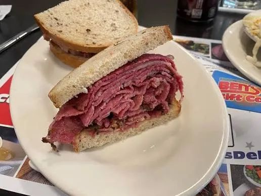 Ben's Kosher Delicatessen Restaurant & Caterers (Greenvale) — foto 4
