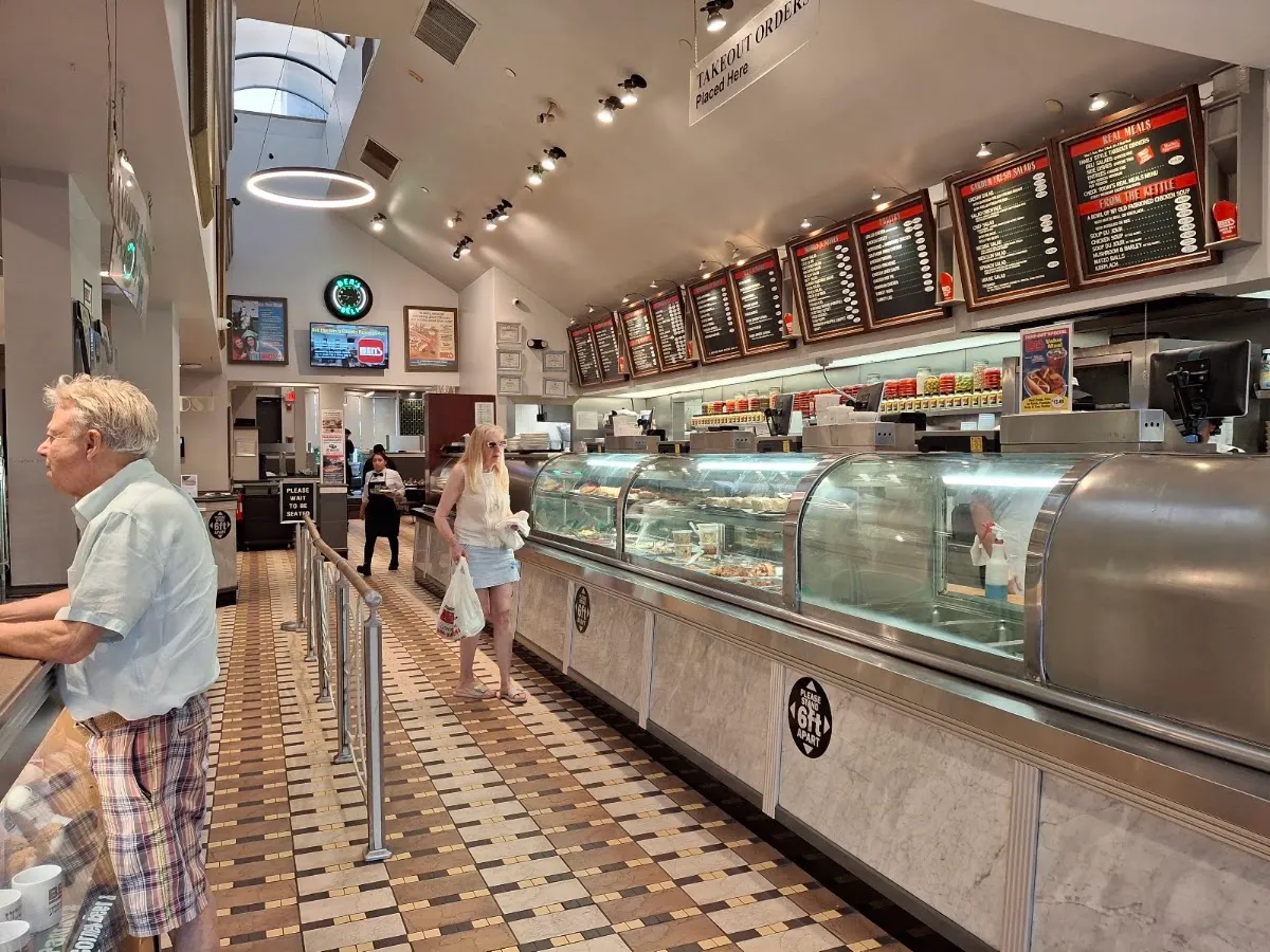 Ben's Kosher Delicatessen Restaurant & Caterers (Greenvale) — foto 6
