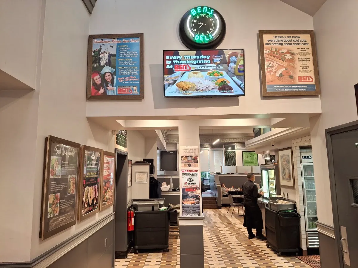 Ben's Kosher Delicatessen Restaurant & Caterers (Greenvale) — foto 8