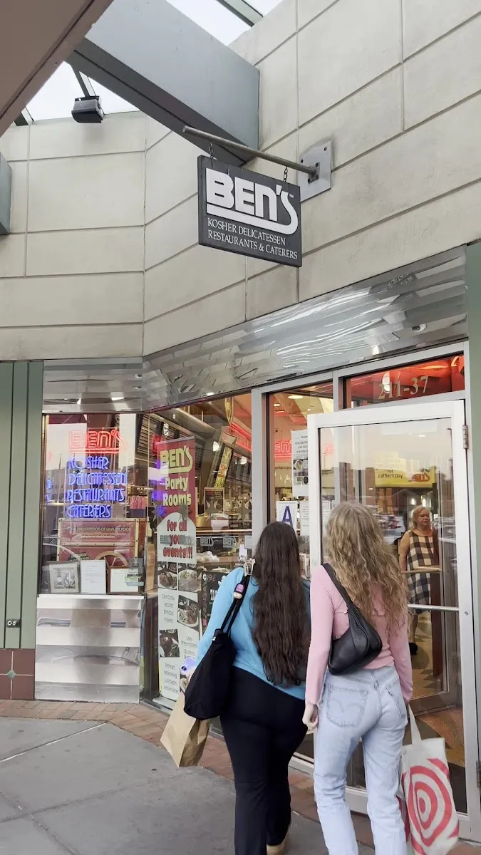 Ben's Kosher Delicatessen Restaurant & Caterers — foto 6