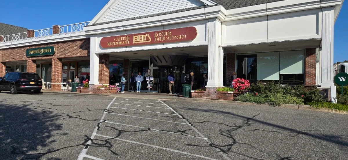 Ben's Kosher Delicatessen Restaurant & Caterers (Woodbury) — foto 3