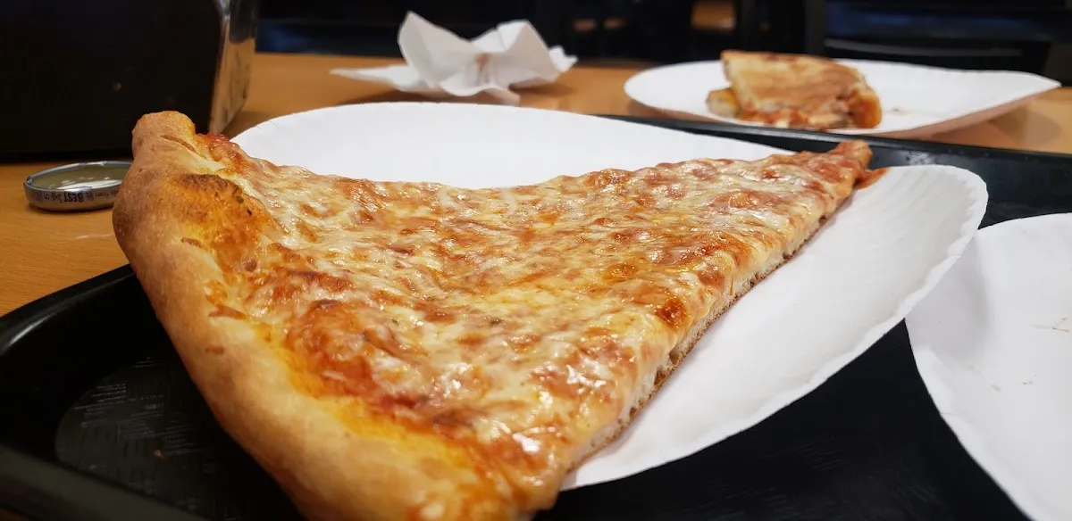 Benjy's Kosher Pizza Dairy Restaurant & Sushi Bar — foto 3