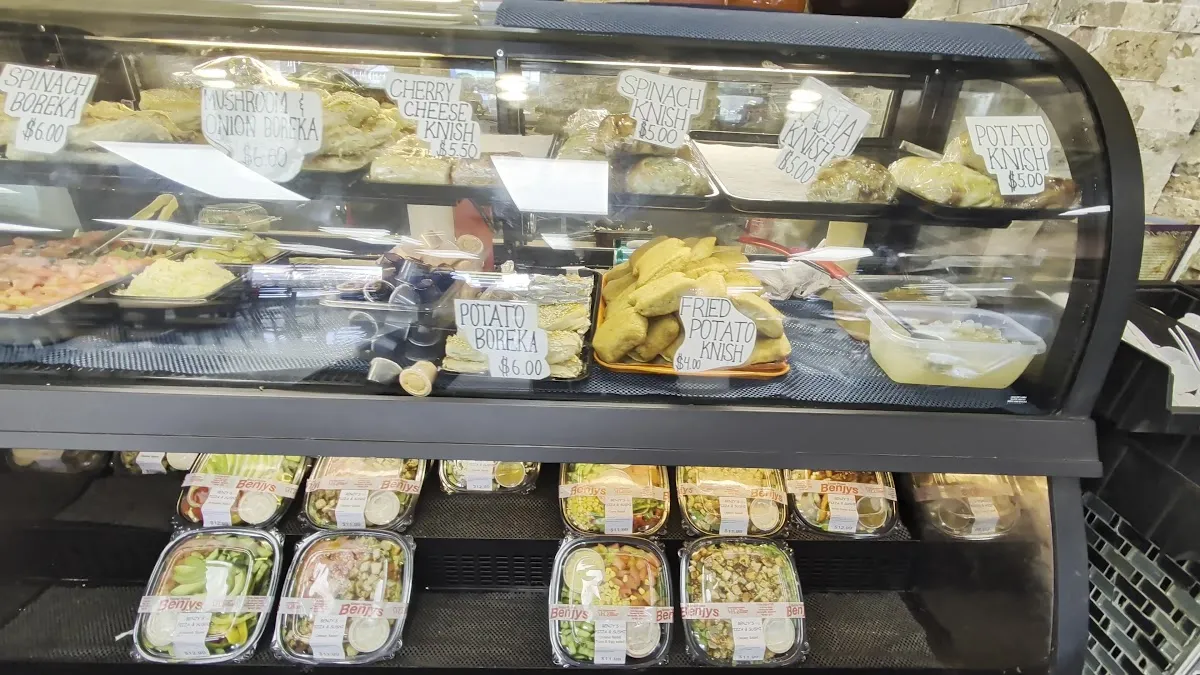 Benjy's Kosher Pizza Dairy Restaurant & Sushi Bar — foto 4