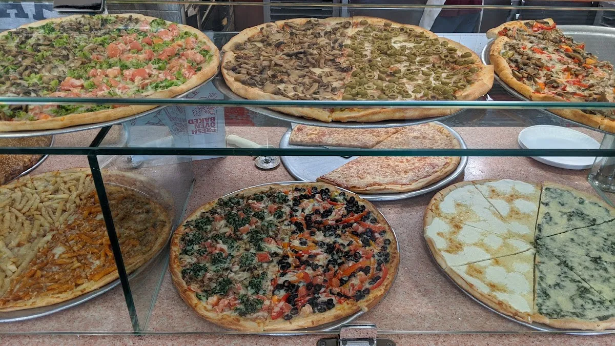 Benjy's Kosher Pizza Dairy Restaurant & Sushi Bar — foto 5