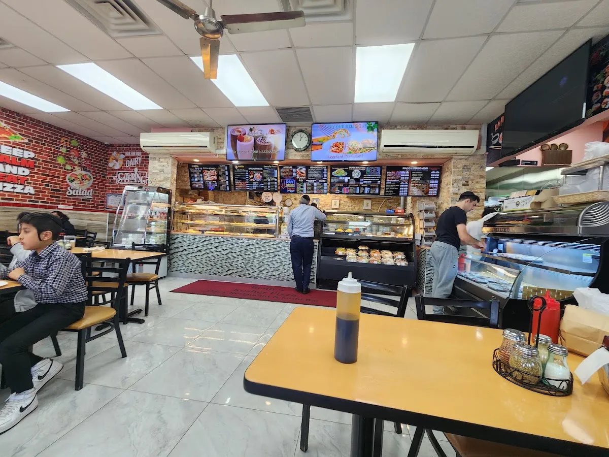 Benjy's Kosher Pizza Dairy Restaurant & Sushi Bar — foto 6