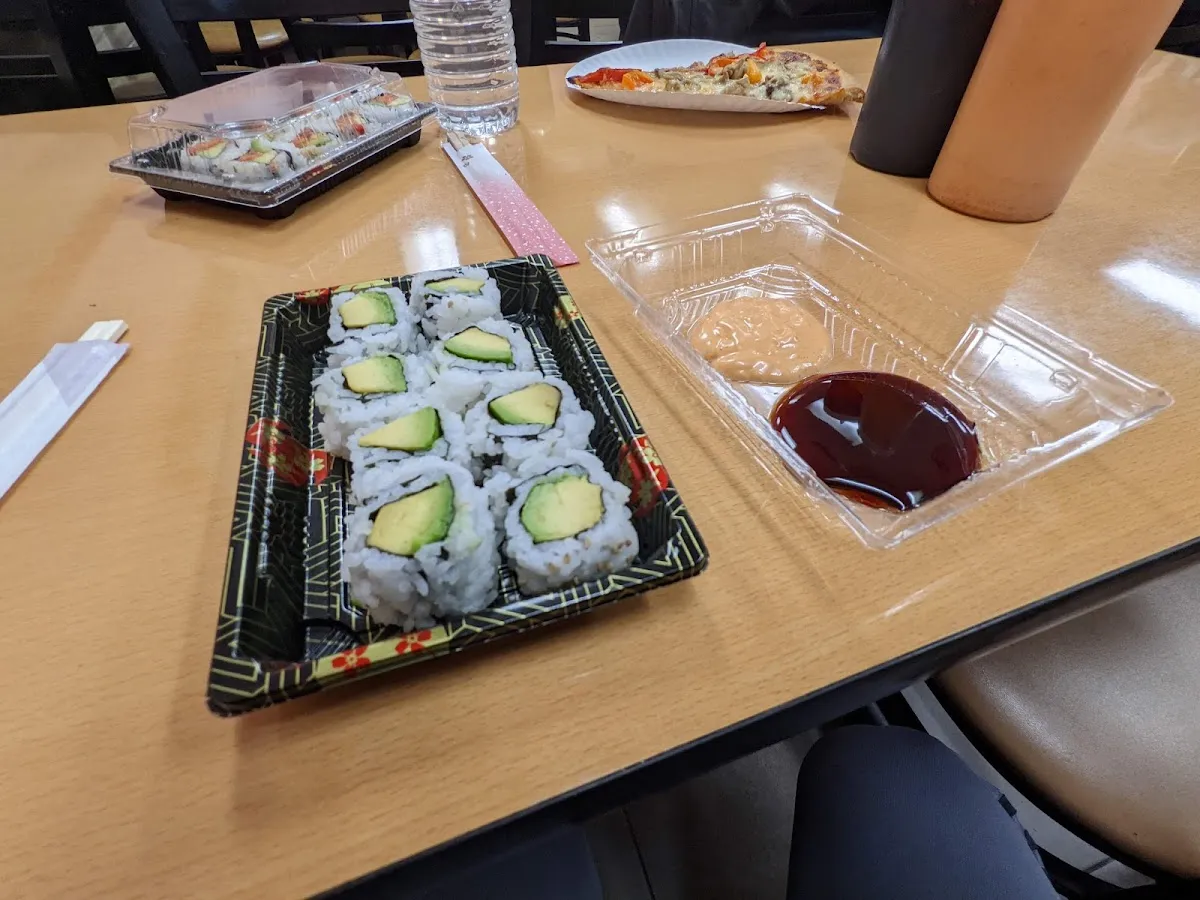 Benjy's Kosher Pizza Dairy Restaurant & Sushi Bar — foto 9