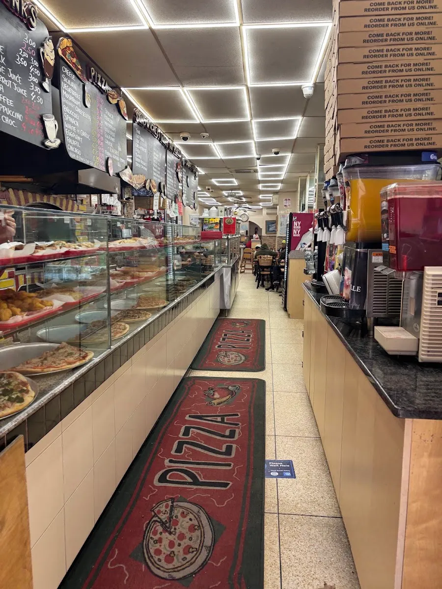 Benny's Famous Pizza — foto 8