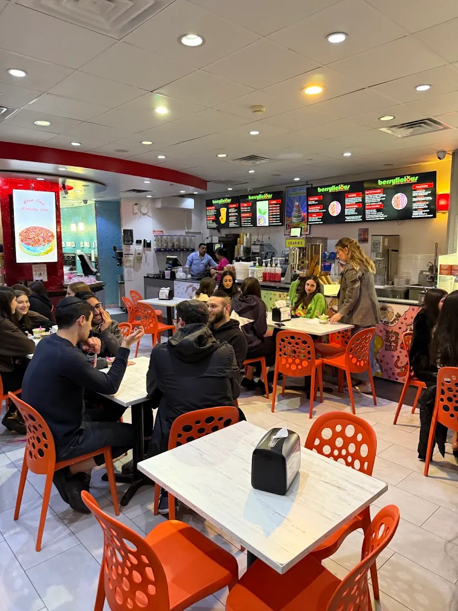 Berrylicious Frozen Yogurt, Smoothies, Coffee and More — foto 6
